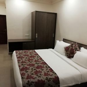 Hotel Ashish International